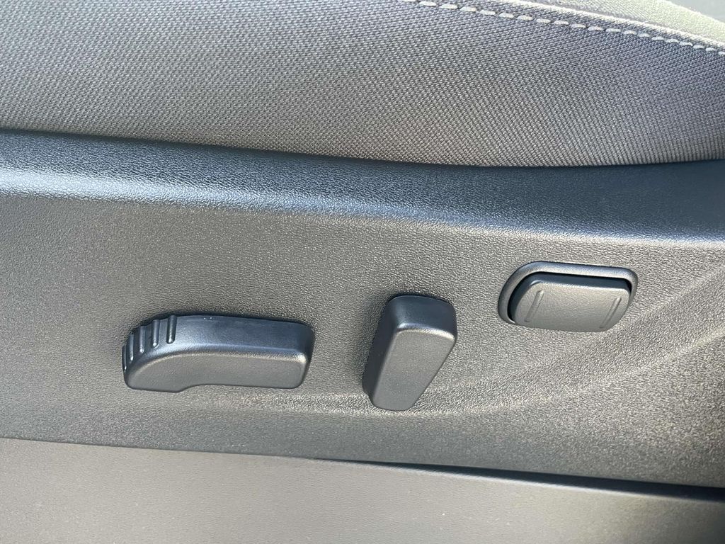 2026 Nissan Frontier Crew Cab SV photo 11