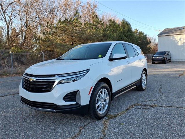 2024 Chevrolet Equinox LT photo 3