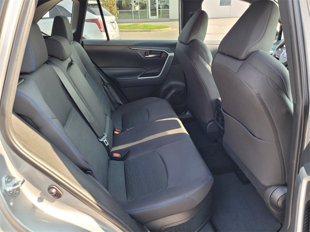 2024 Toyota RAV4 Hybrid SE photo 9