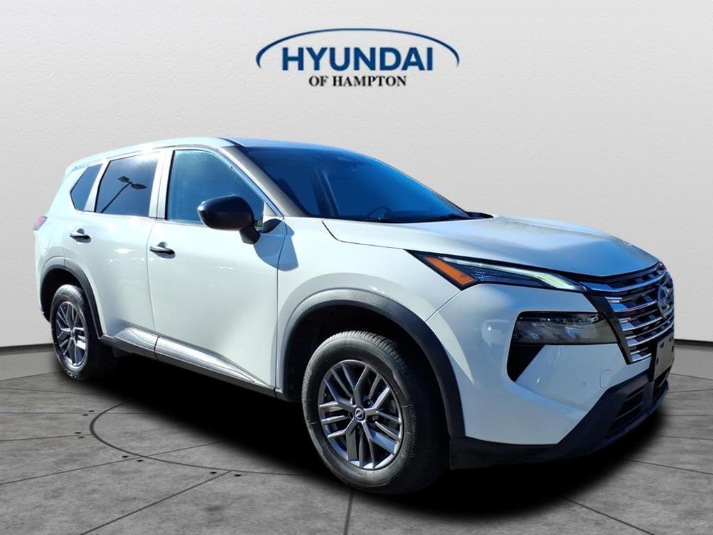 2024 Nissan Rogue S's photo