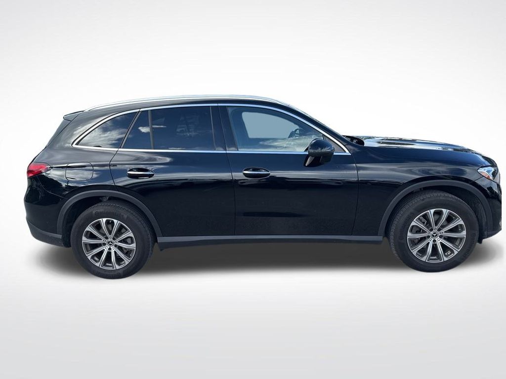 2024 Mercedes Benz GLC 300 4MATIC photo 4