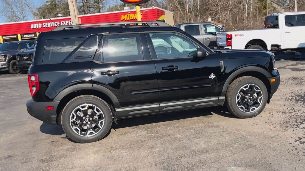 2025 Ford Bronco Sport Outer Banks photo 4
