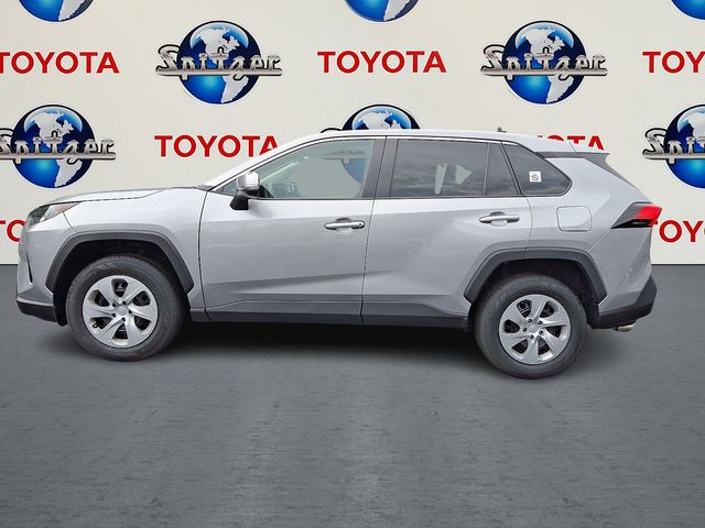 2022 Toyota RAV4 LE photo 3