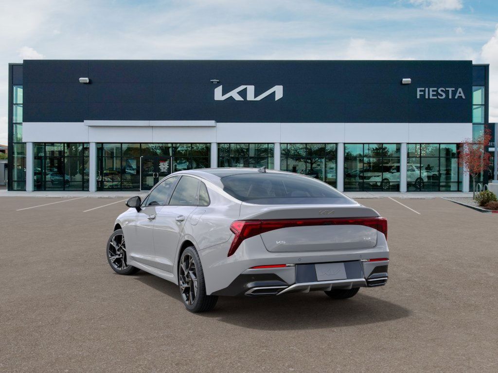 2025 Kia K5 GT-Line photo 3