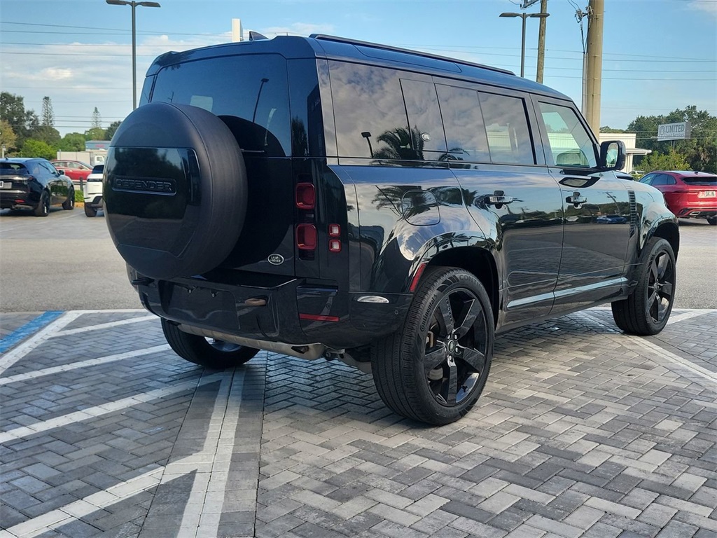 2023 Land Rover Defender 110 X-Dynamic SE photo 4
