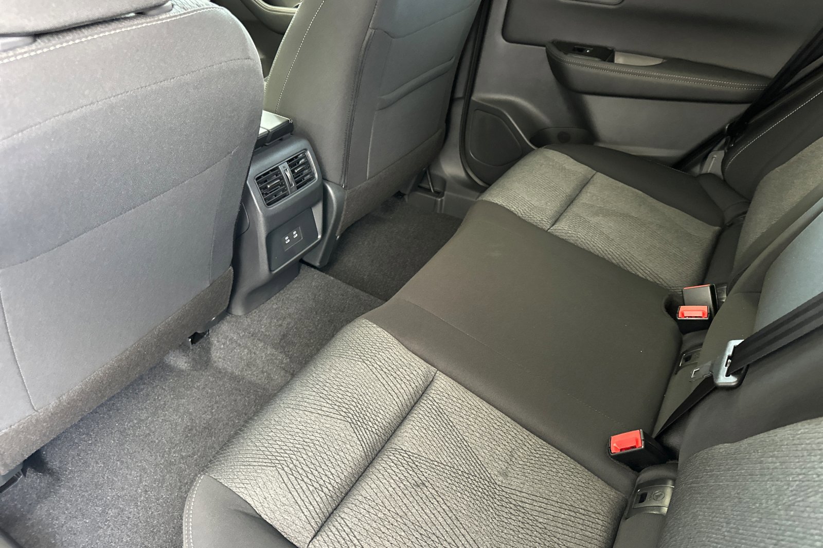 2026 Nissan Rogue SV photo 11