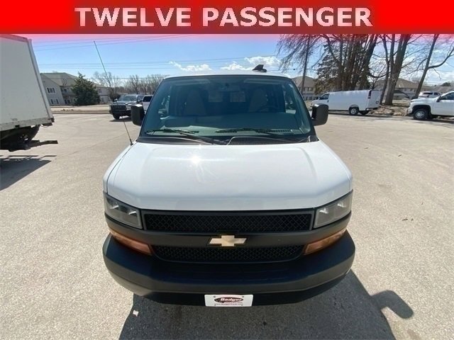 2022 Chevrolet Express Passenger 3500 photo 20