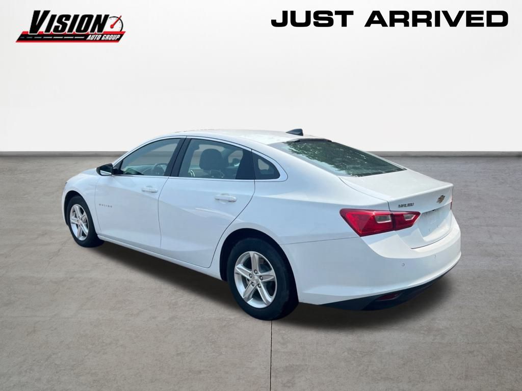 2023 Chevrolet Malibu LS photo 3
