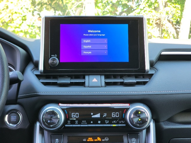 2025 Toyota RAV4 XLE photo 8