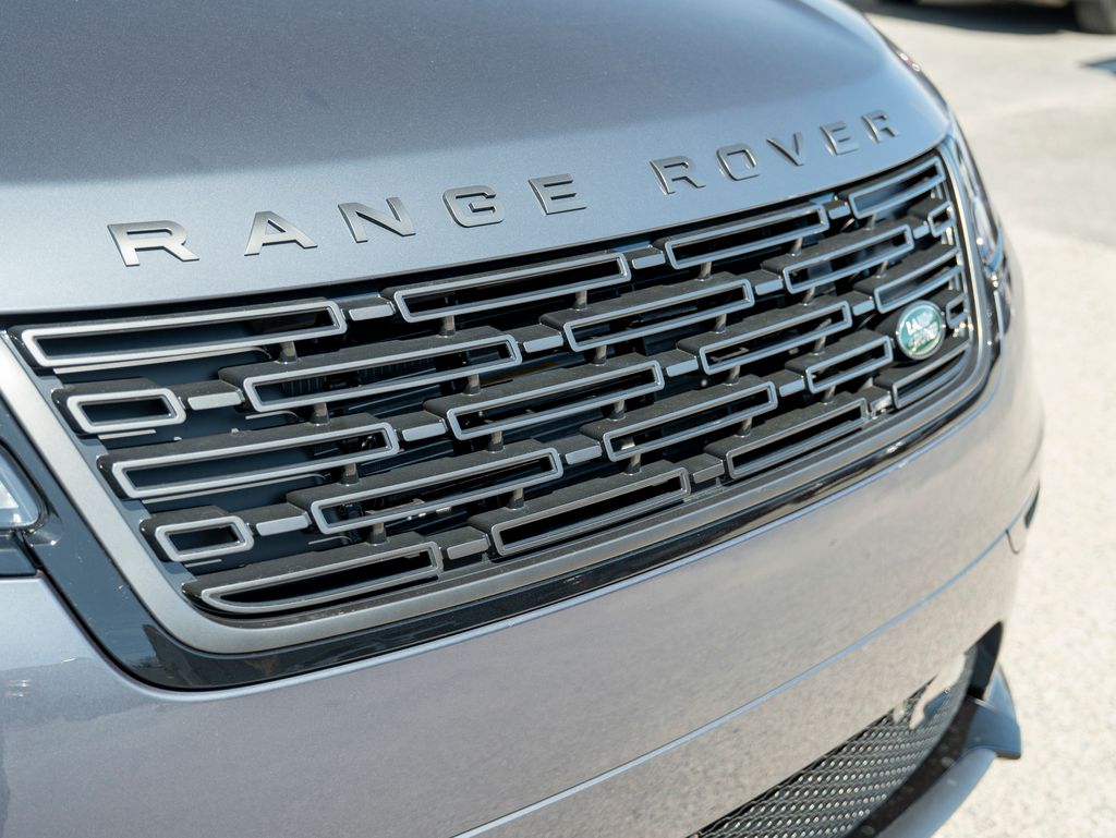 2026 Land Rover Range Rover Velar SE photo 13