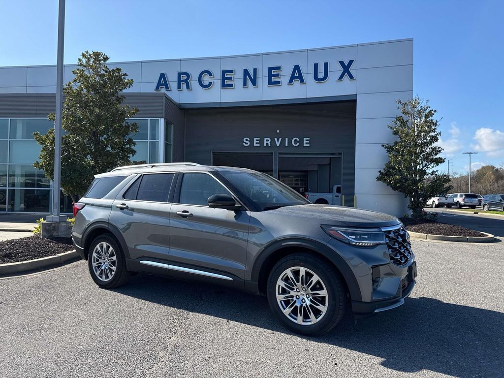 2026 Ford Explorer Platinum's photo