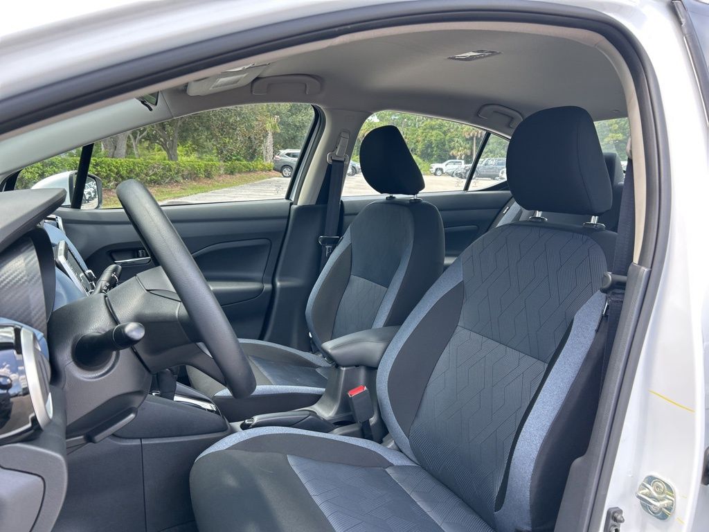 2025 Nissan Versa SV photo 12