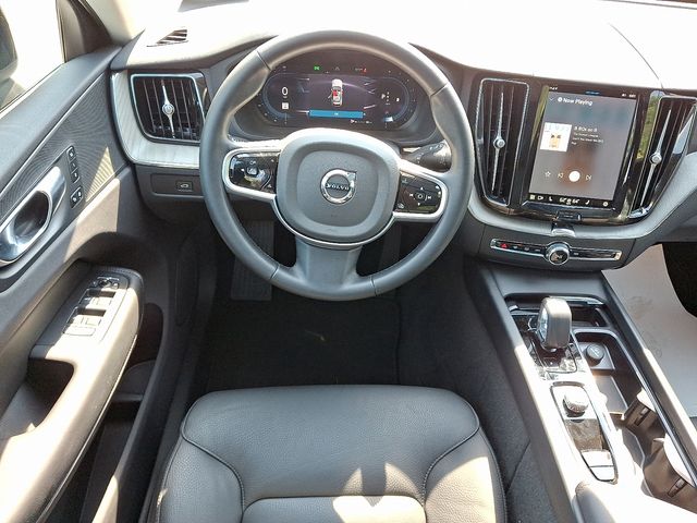 2025 Volvo XC60 B5 Plus photo 13