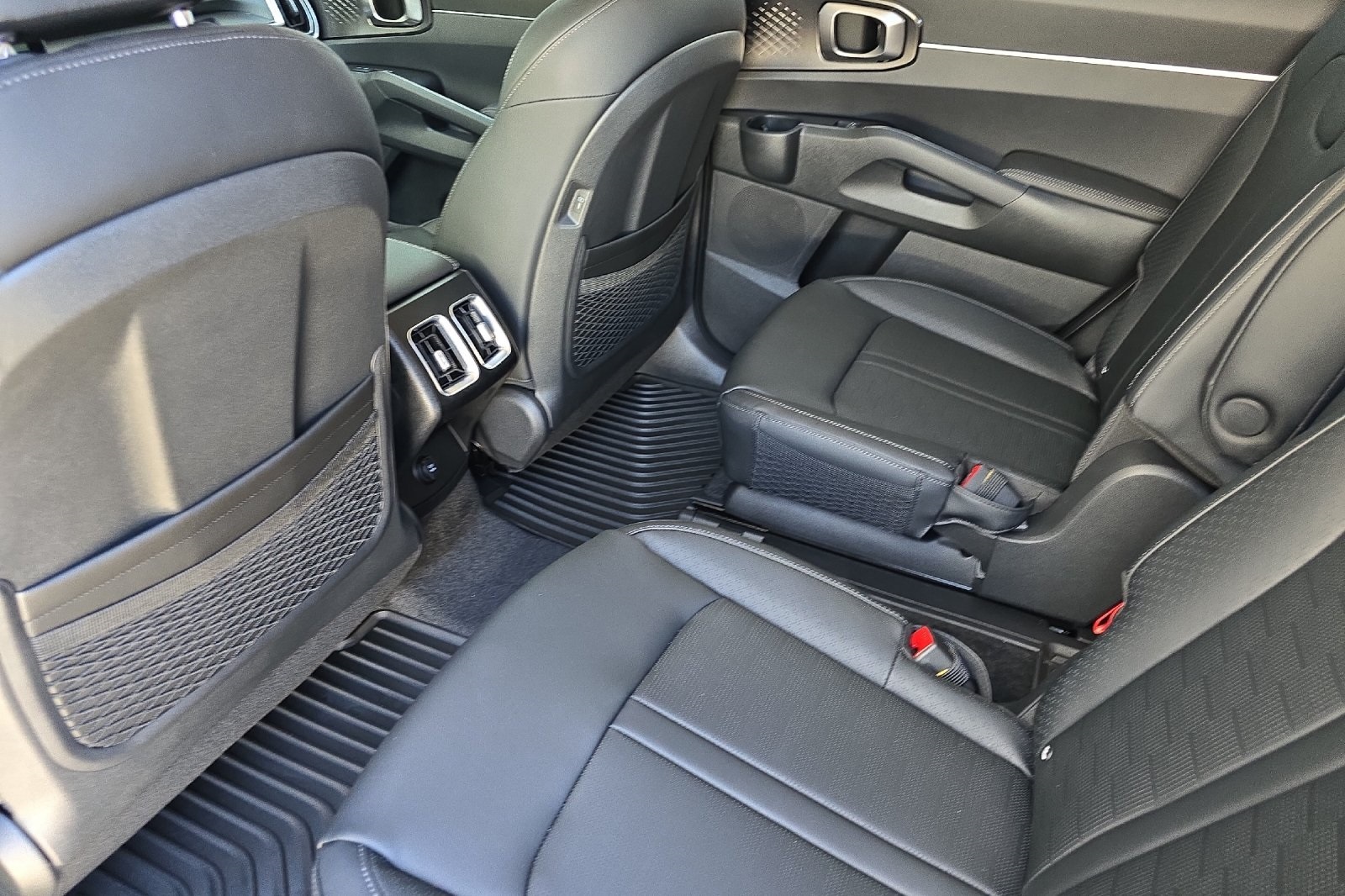 2025 Kia Sorento EX photo 8