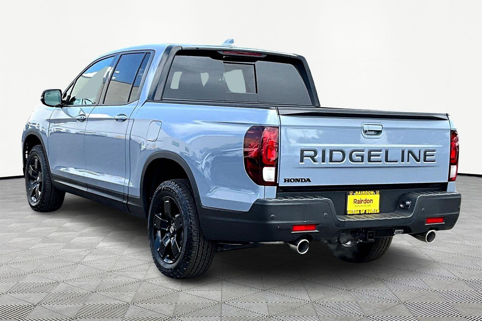 2025 Honda Ridgeline Black Edition photo 3