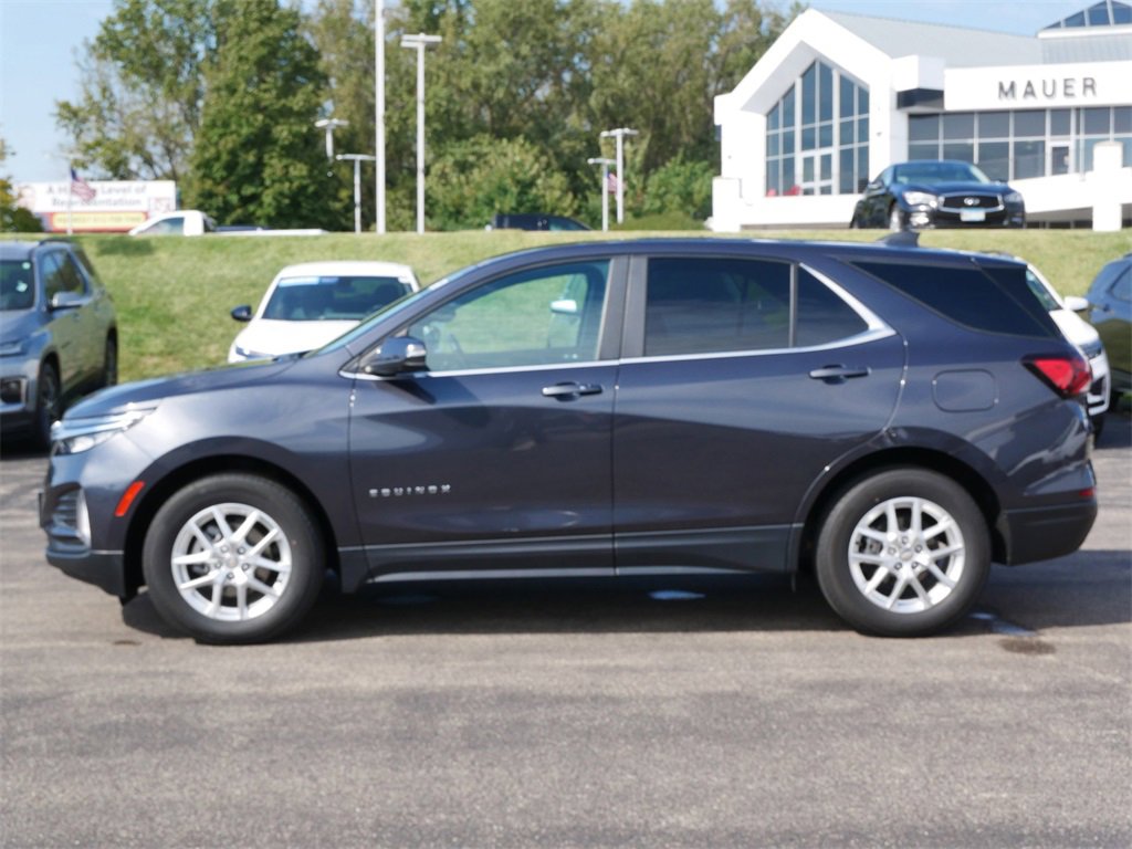 2022 Chevrolet Equinox LT photo 3