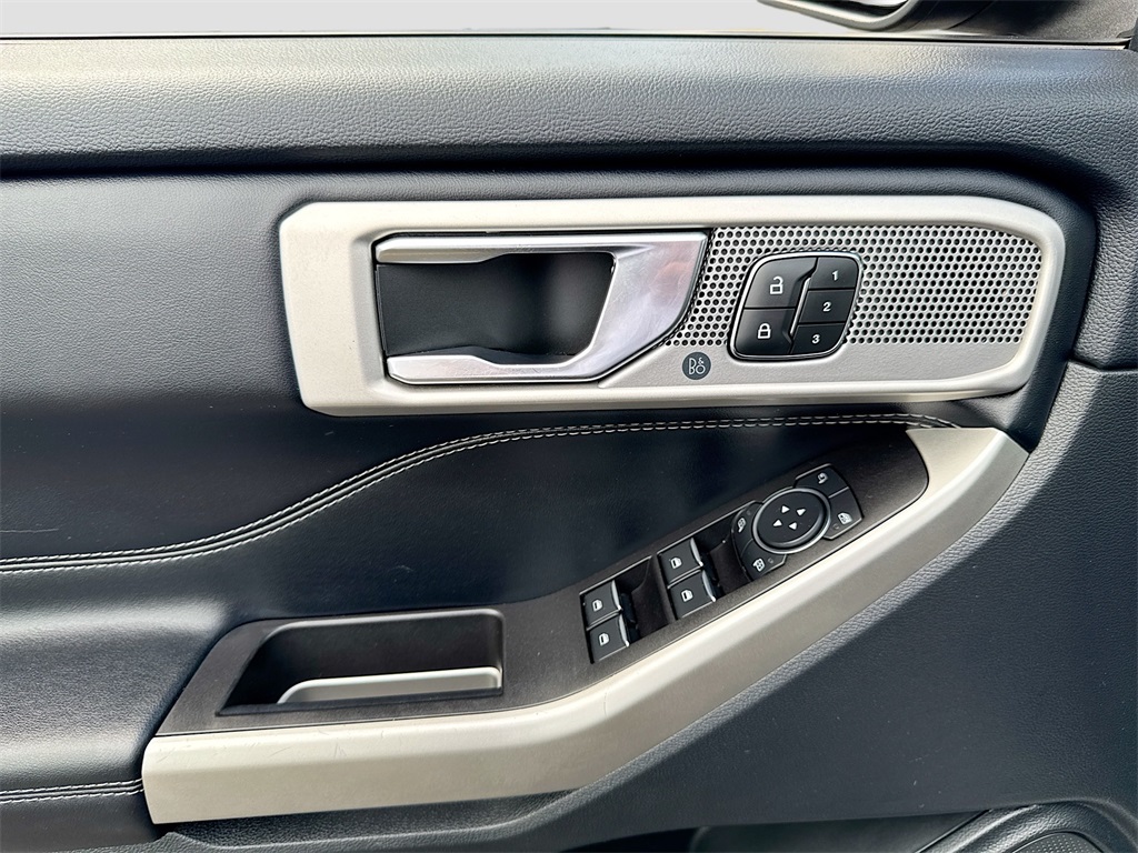 2022 Ford Explorer Limited photo 17