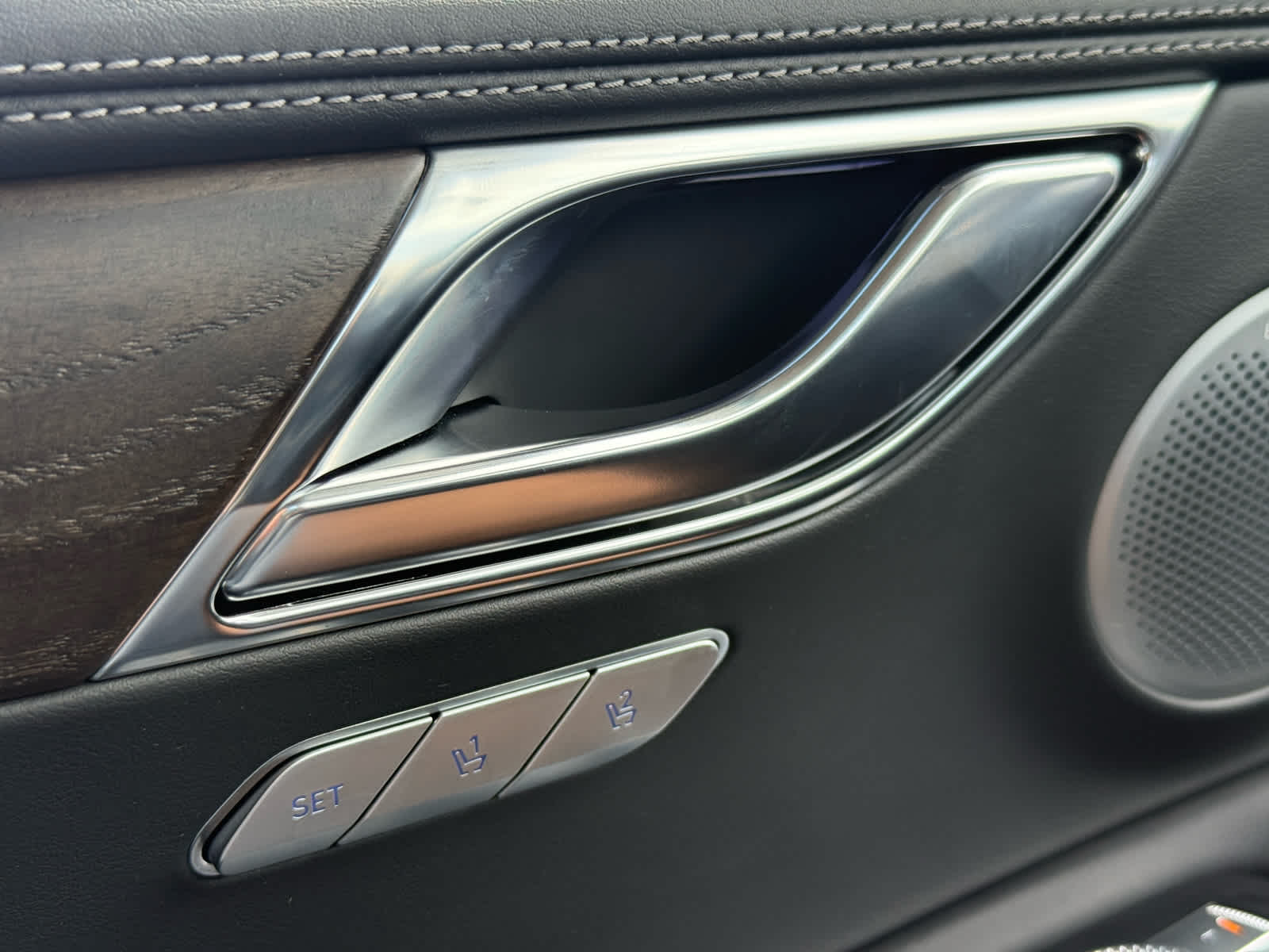 2025 Genesis GV80 2.5T Advanced photo 24
