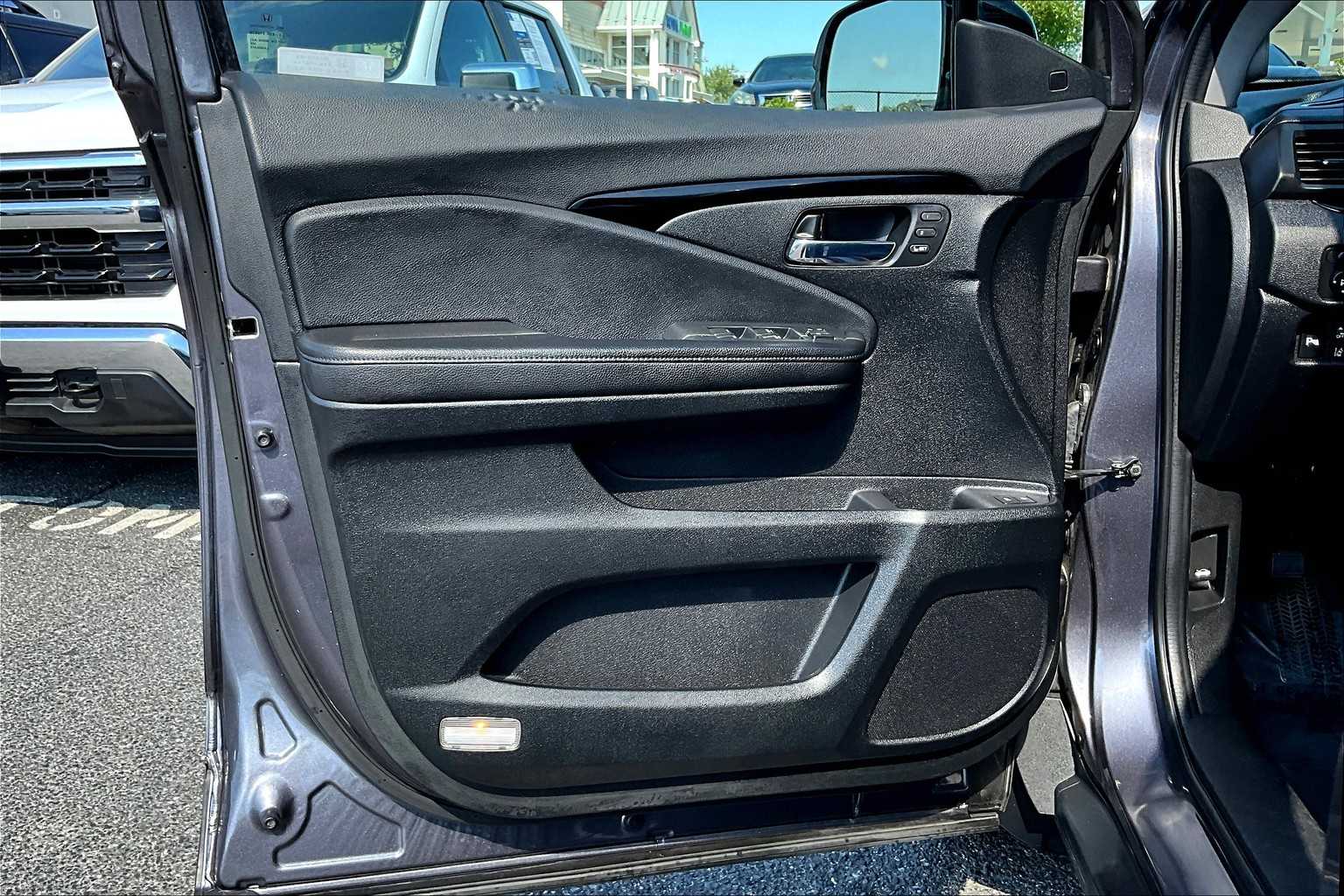 2021 Honda Pilot Touring photo 19