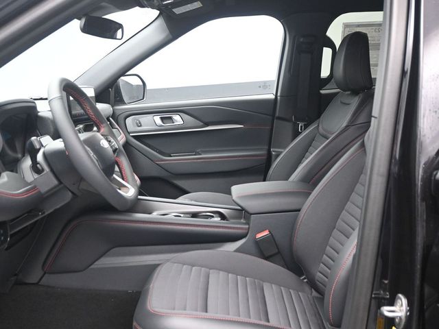 2025 Ford Explorer ST-Line photo 4