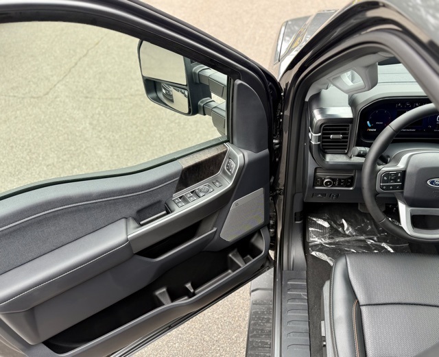 2025 Ford F-350 Lariat photo 13