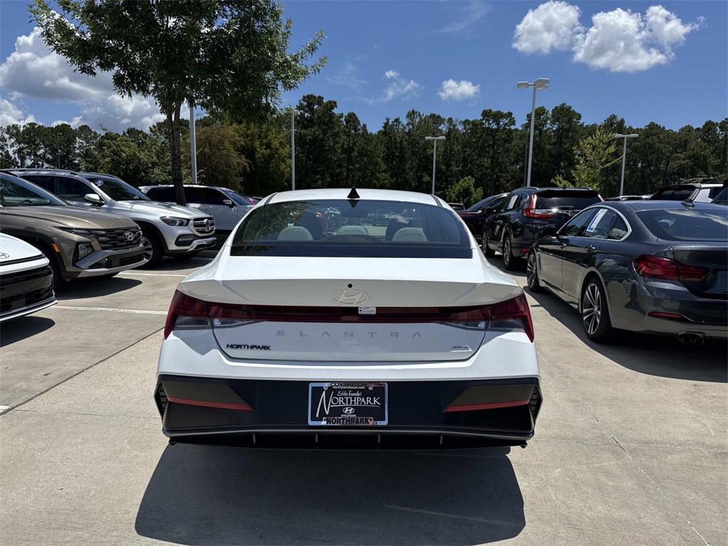2025 Hyundai Elantra Hybrid Limited photo 3