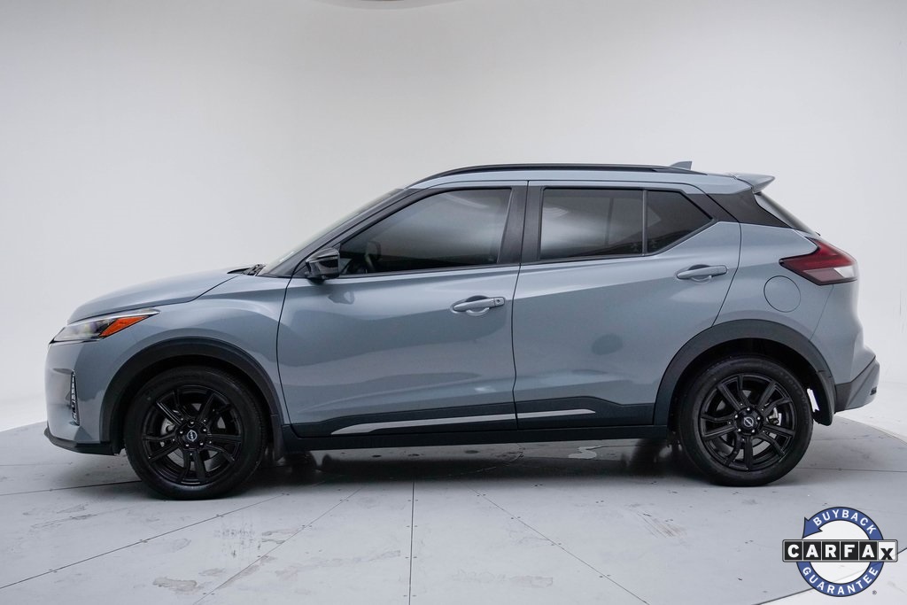 2022 Nissan Kicks SR photo 2