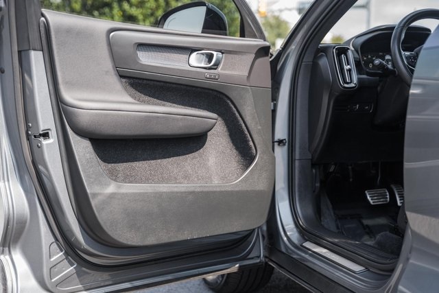 2019 Volvo XC40 R-Design photo 29