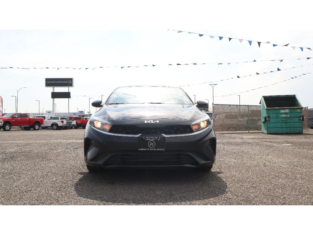 2023 Kia Forte LXS photo 2