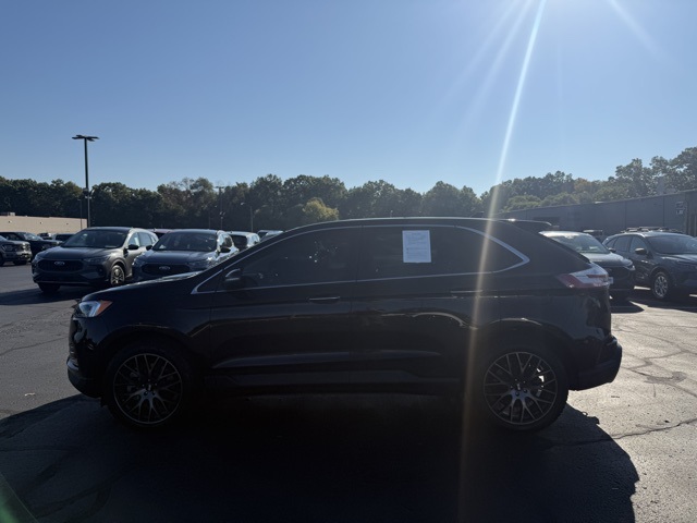 2024 Ford Edge Titanium photo 3