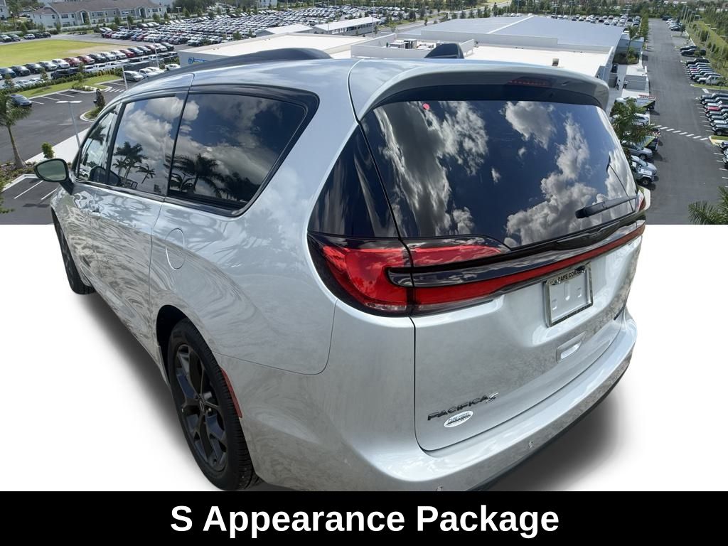 2026 Chrysler Pacifica Limited photo 6