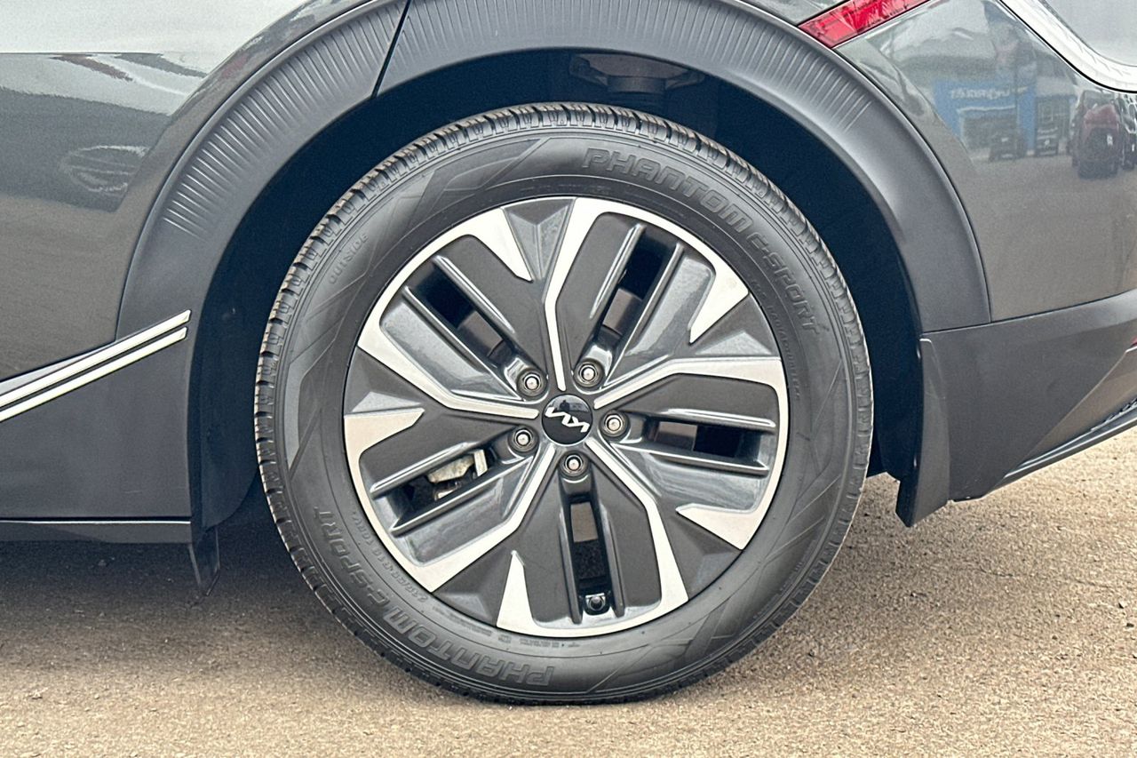 2022 Kia EV6 Light photo 25