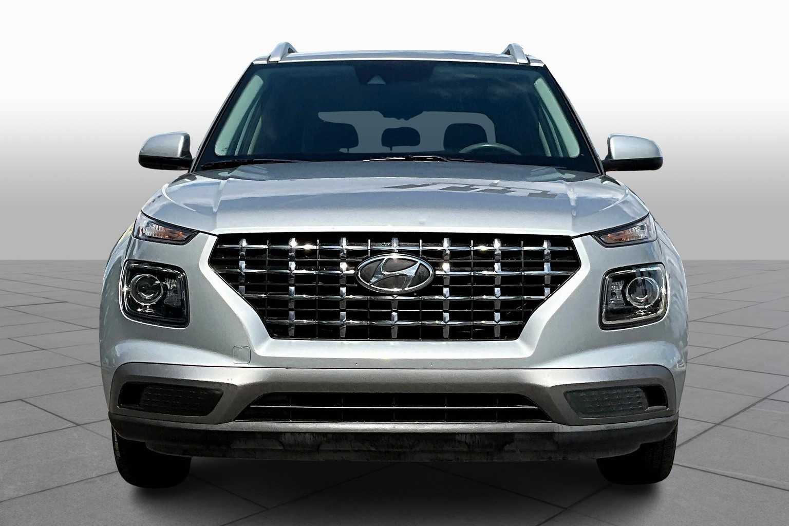 2020 Hyundai Venue SEL photo 3