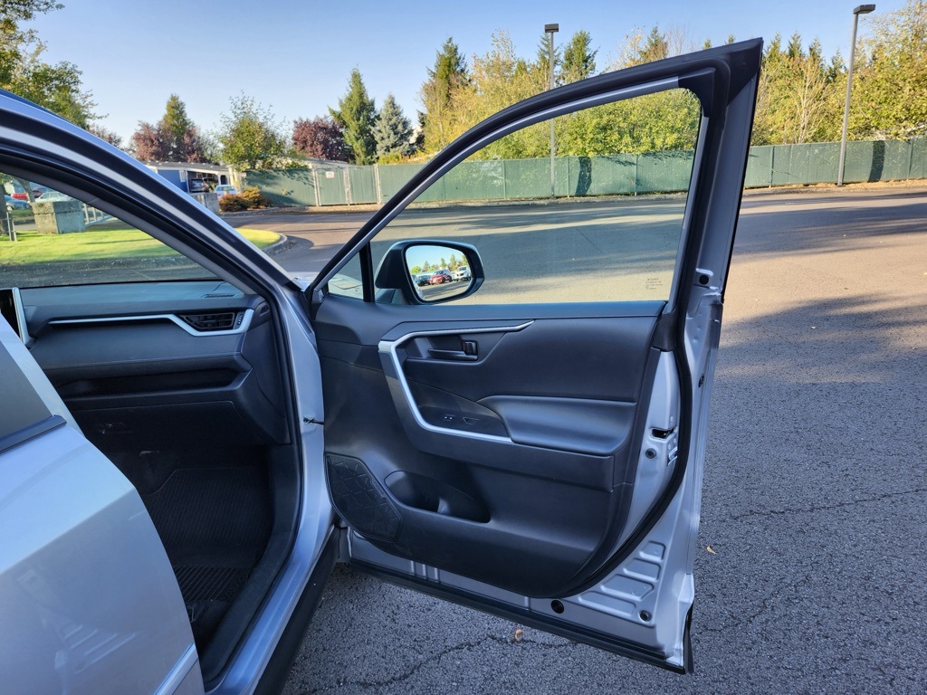2023 Toyota RAV4 Hybrid LE photo 24