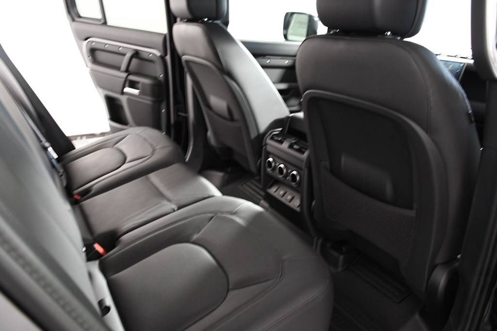 2025 Land Rover Defender 110 S photo 21
