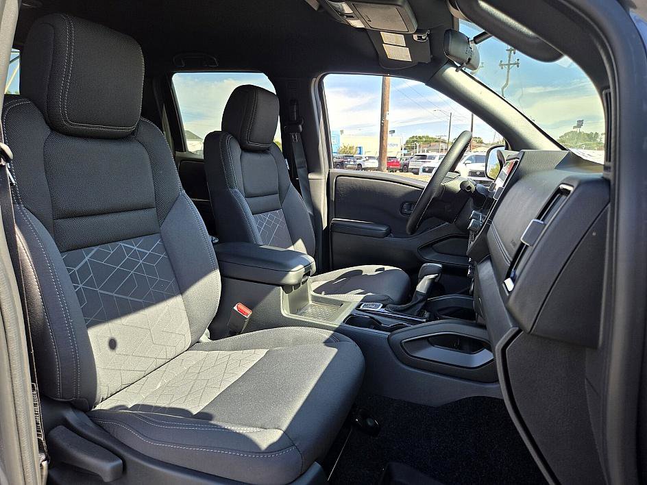 2026 Nissan Frontier Crew Cab SV photo 11