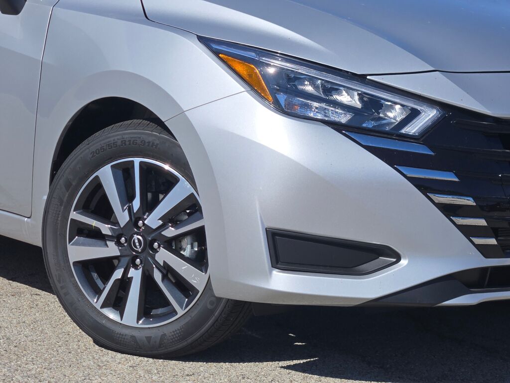 2025 Nissan Versa SV photo 3