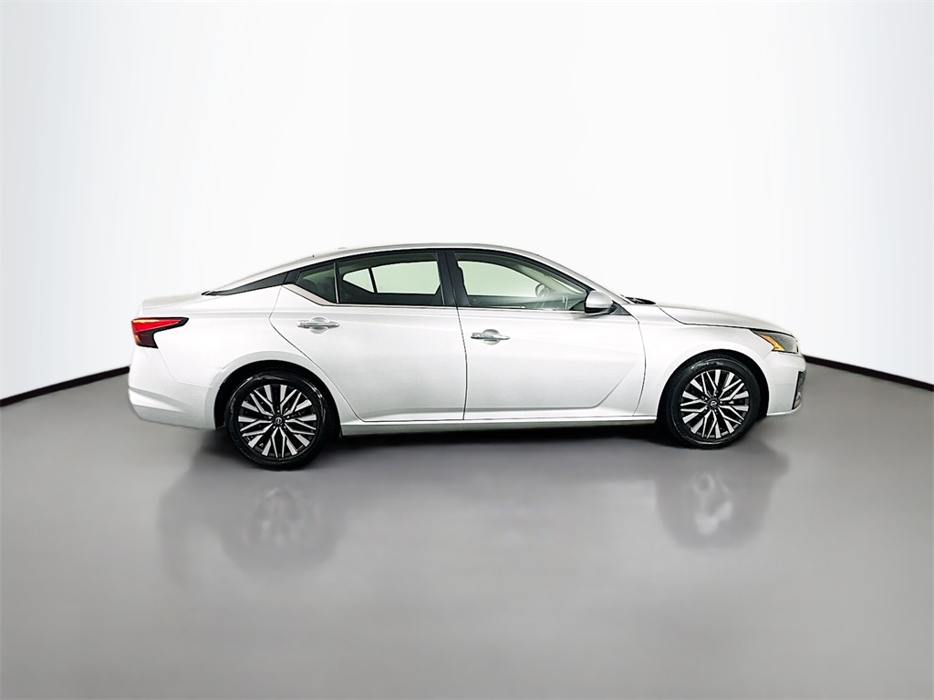 2023 Nissan Altima 2.5 SV photo 13