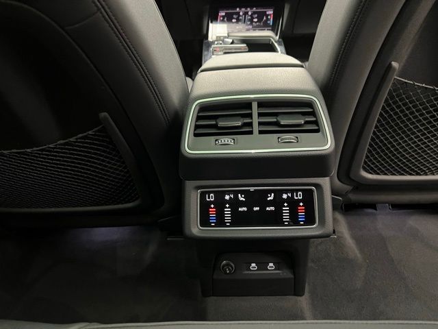 2022 Audi e-tron Premium Plus photo 16