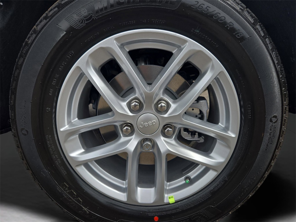 2025 Jeep Grand Cherokee Laredo photo 26