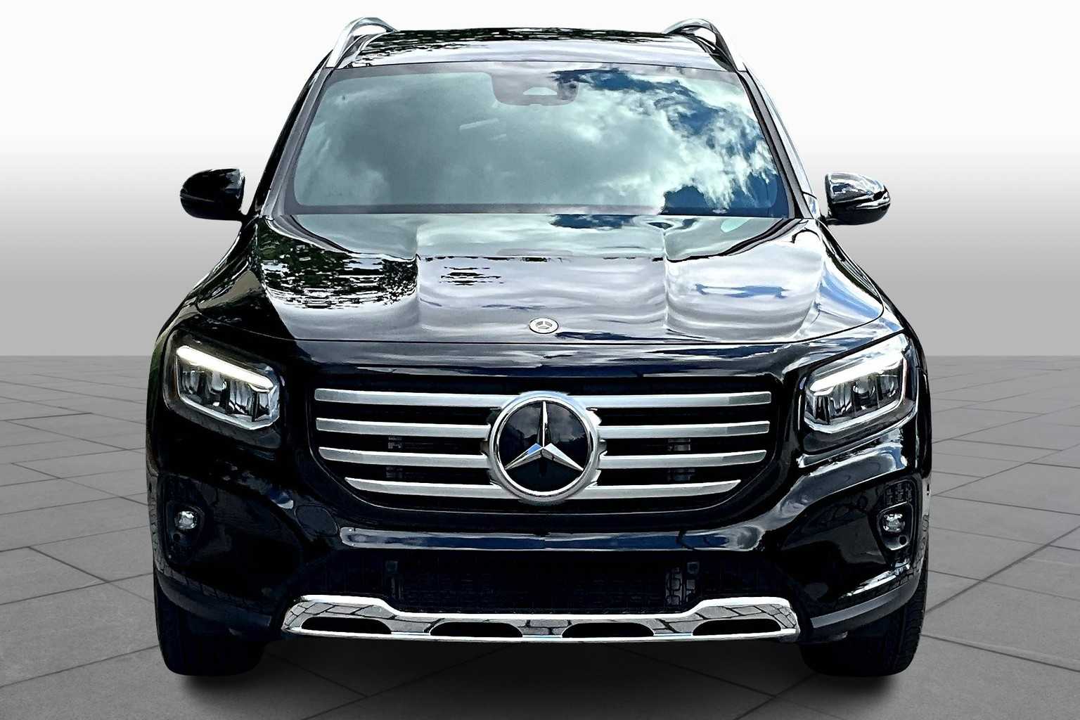 2024 Mercedes Benz GLB 250 photo 3