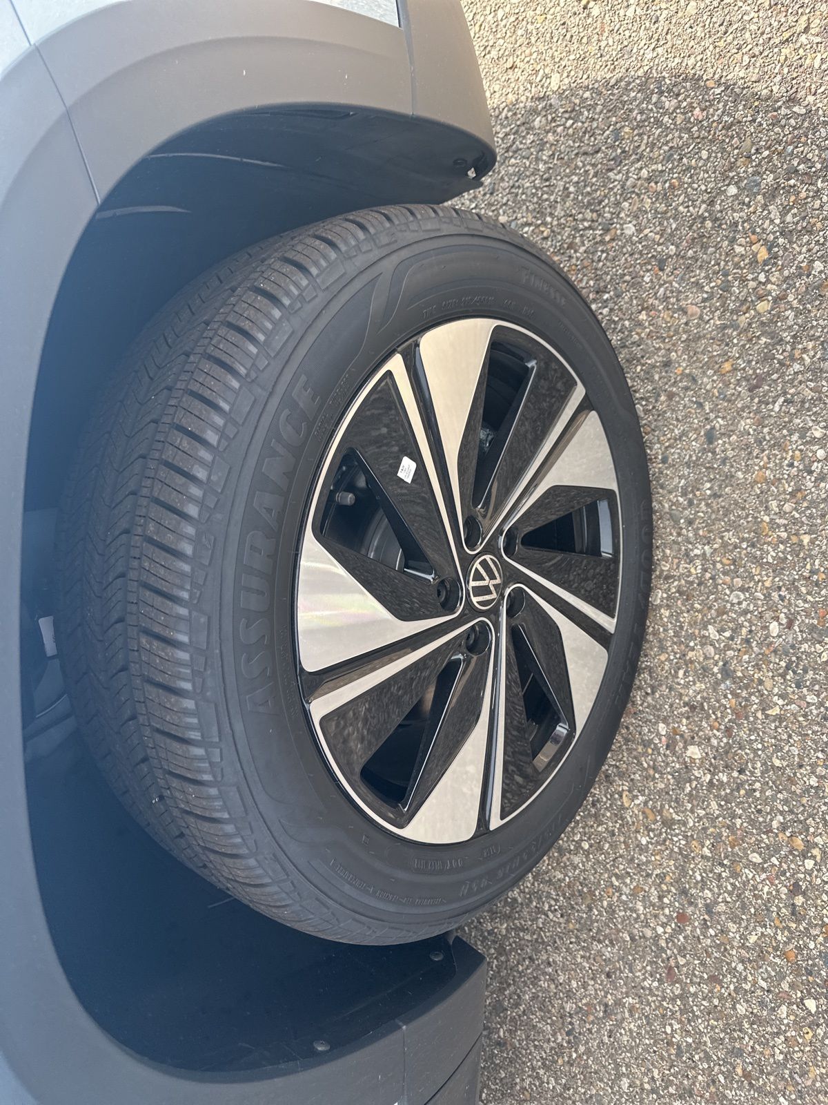 2025 Volkswagen Taos SE photo 4