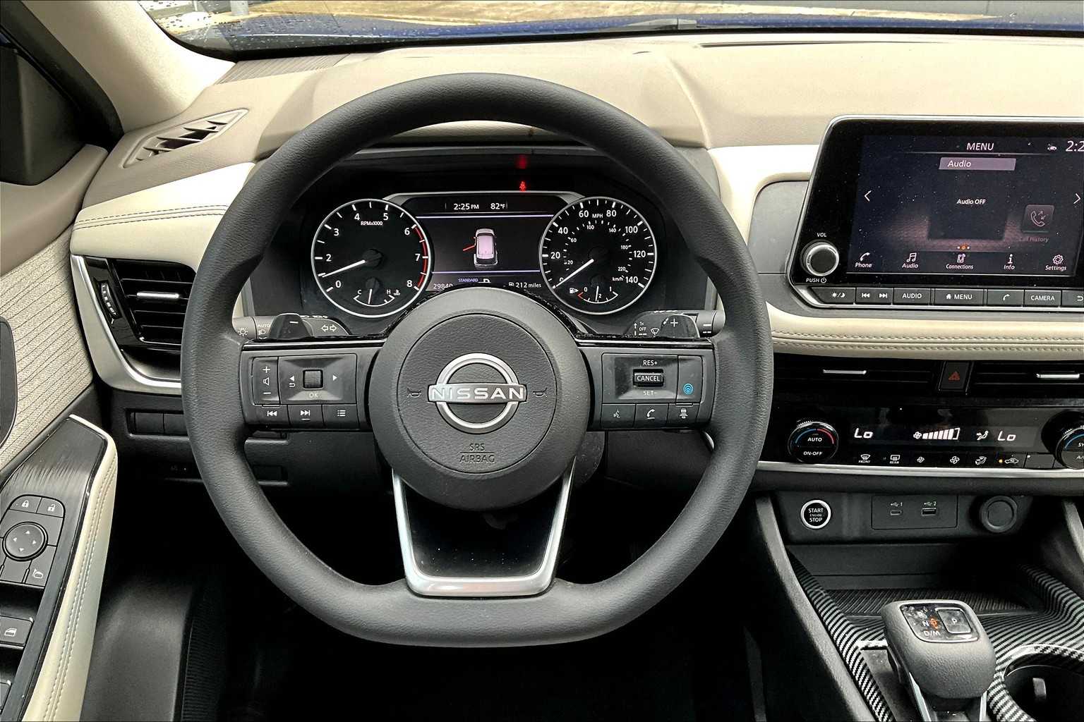 2023 Nissan Rogue SV photo 4