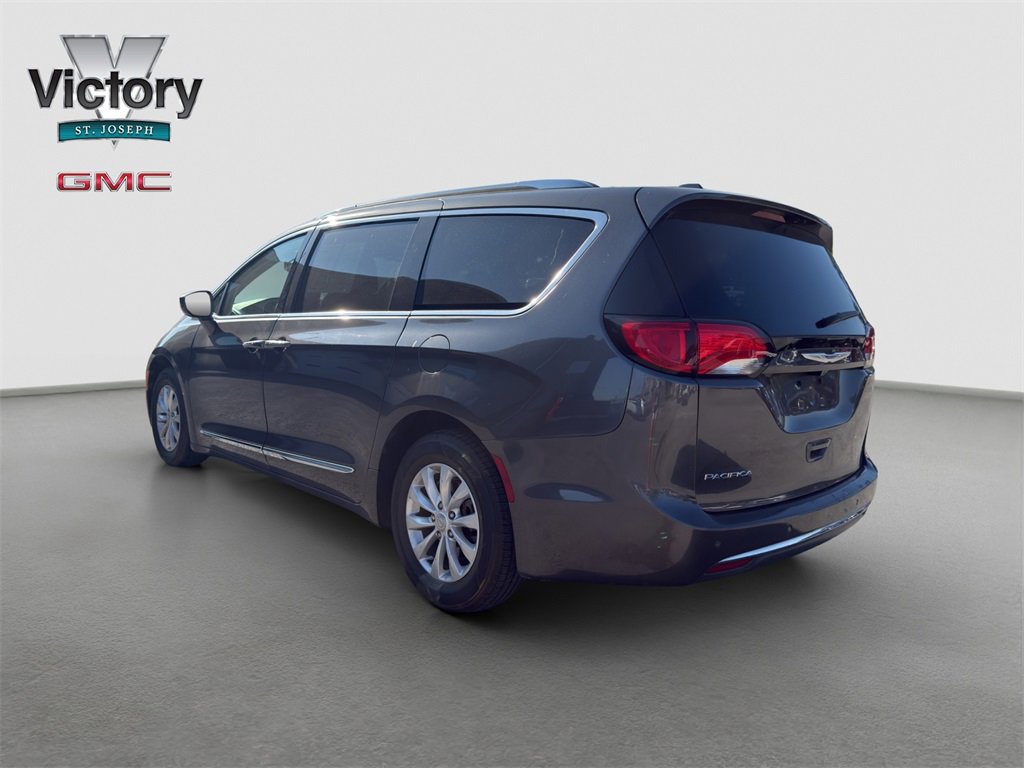 2019 Chrysler Pacifica Touring L photo 12