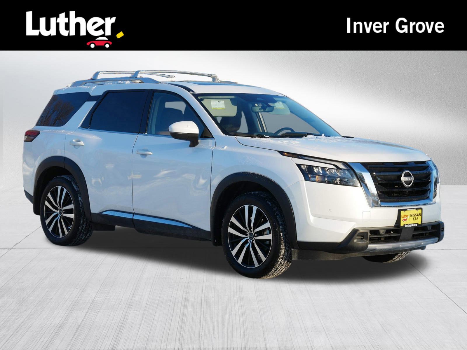 2025 Nissan Pathfinder Platinum's photo
