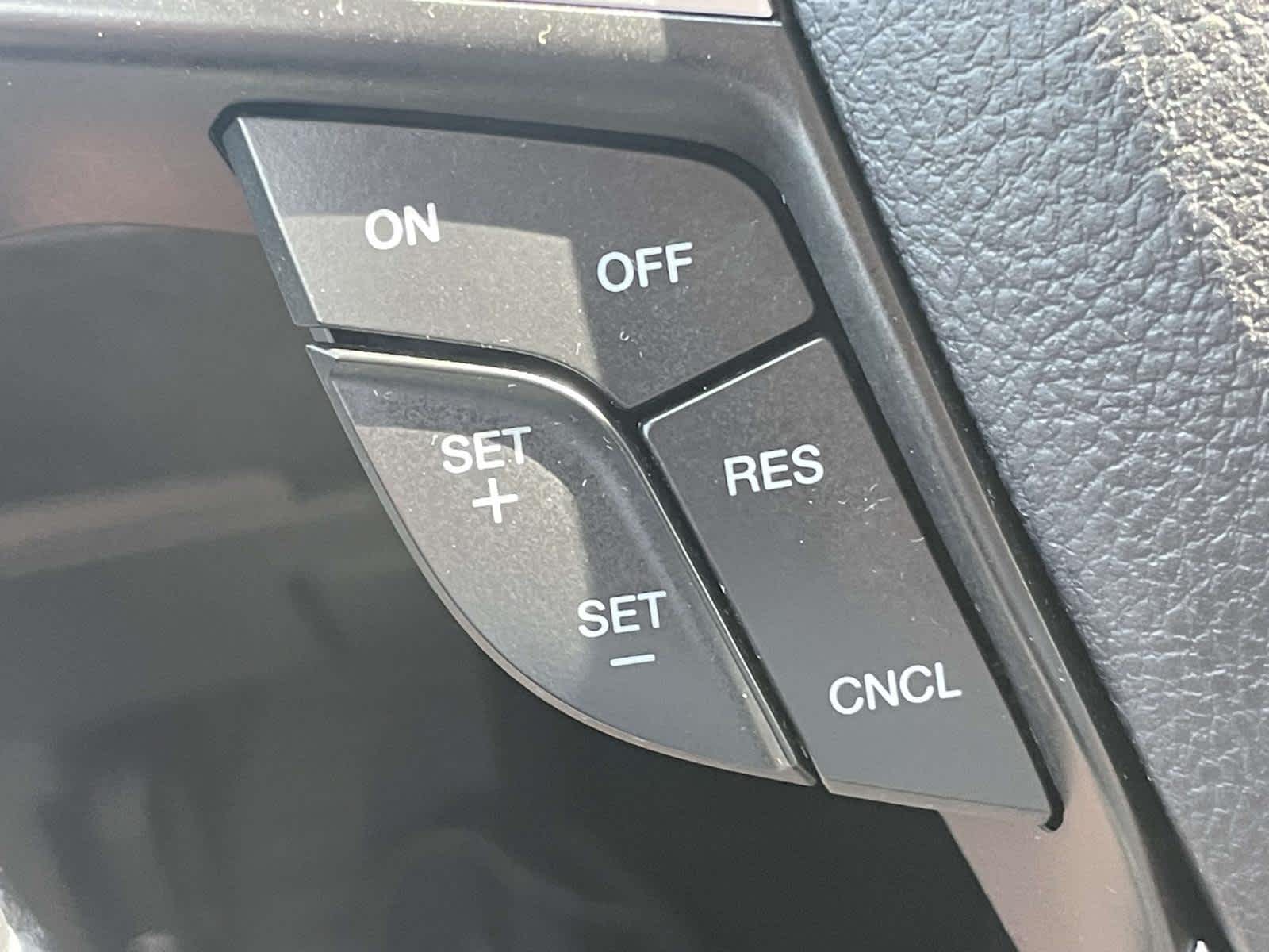 2024 Ford Edge Titanium photo 29