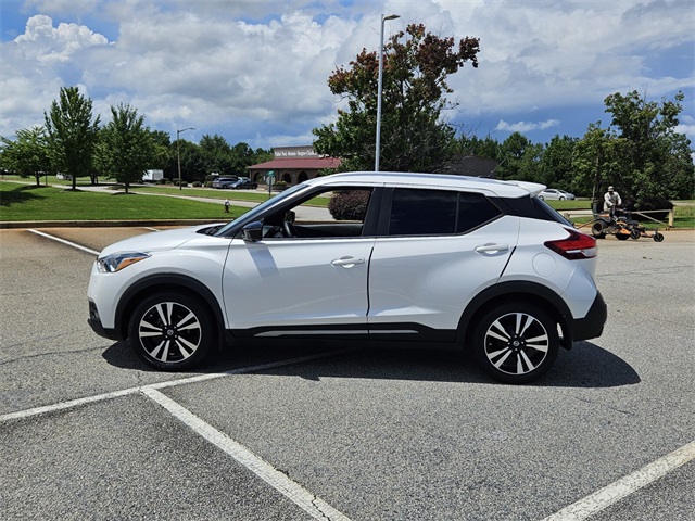 2020 Nissan Kicks SR photo 3