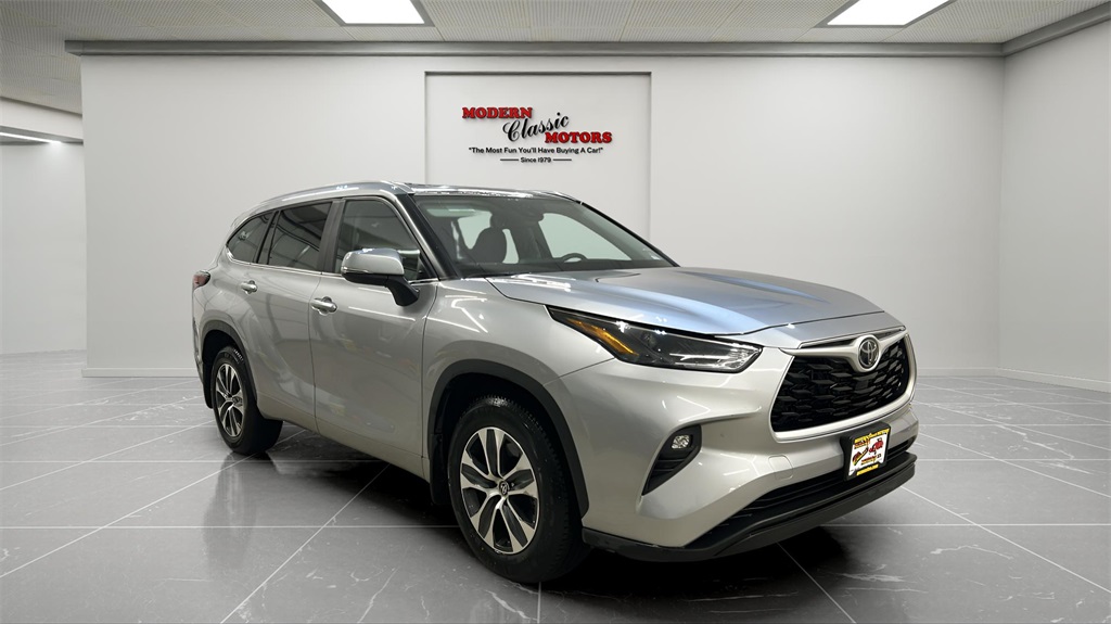 2024 Toyota Highlander XLE's photo