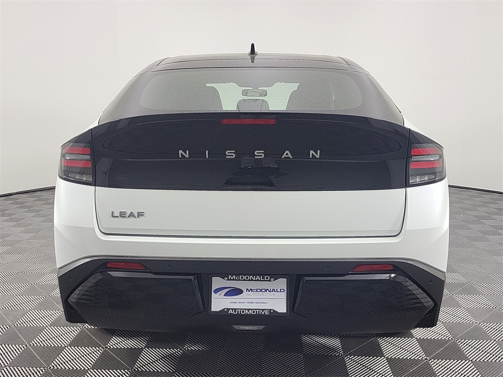 2026 Nissan Leaf SV photo 4