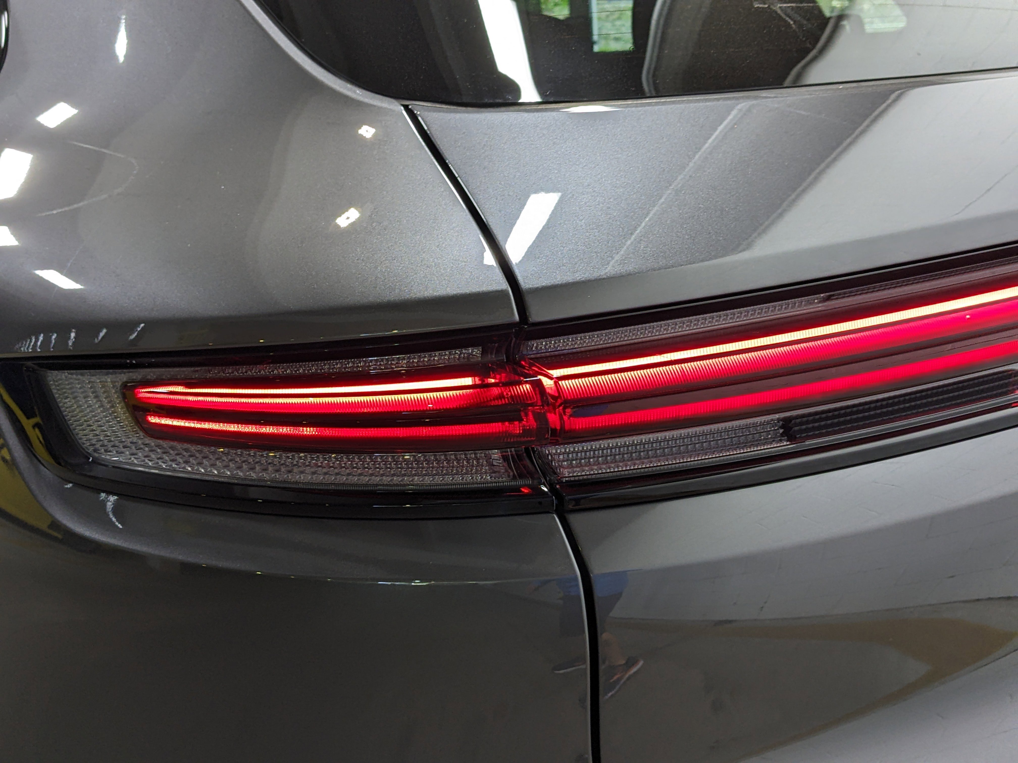 2025 Porsche Cayenne photo 2